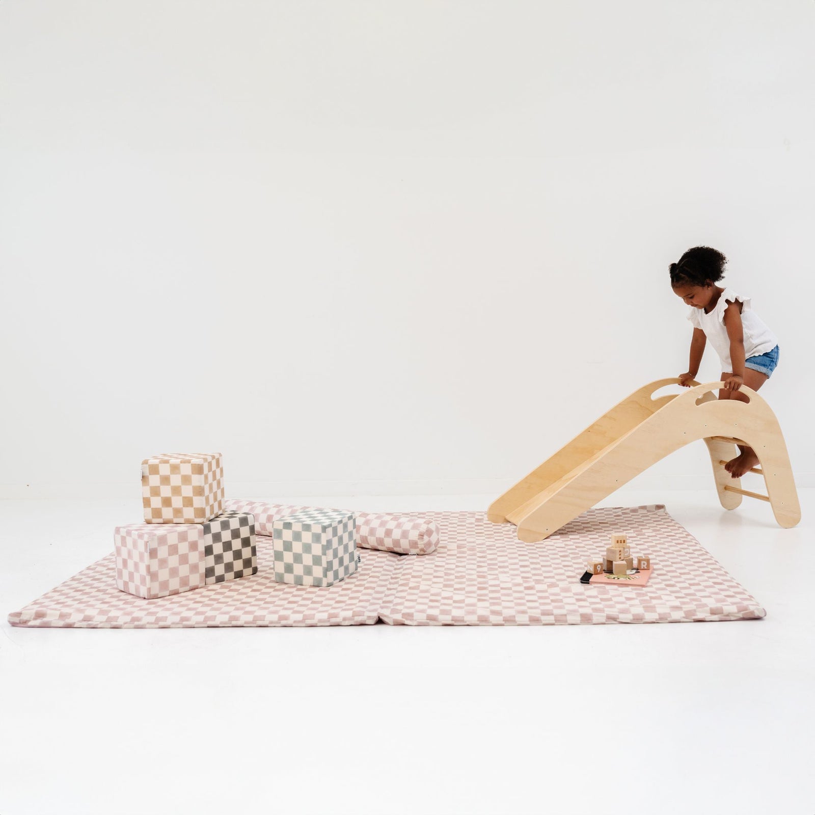 Toki Kids x Project Nursery Checker Padded Play Mat - Gumdrop