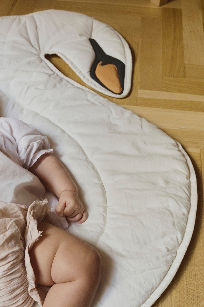 Close up of Warm White Swan Play Mat Details