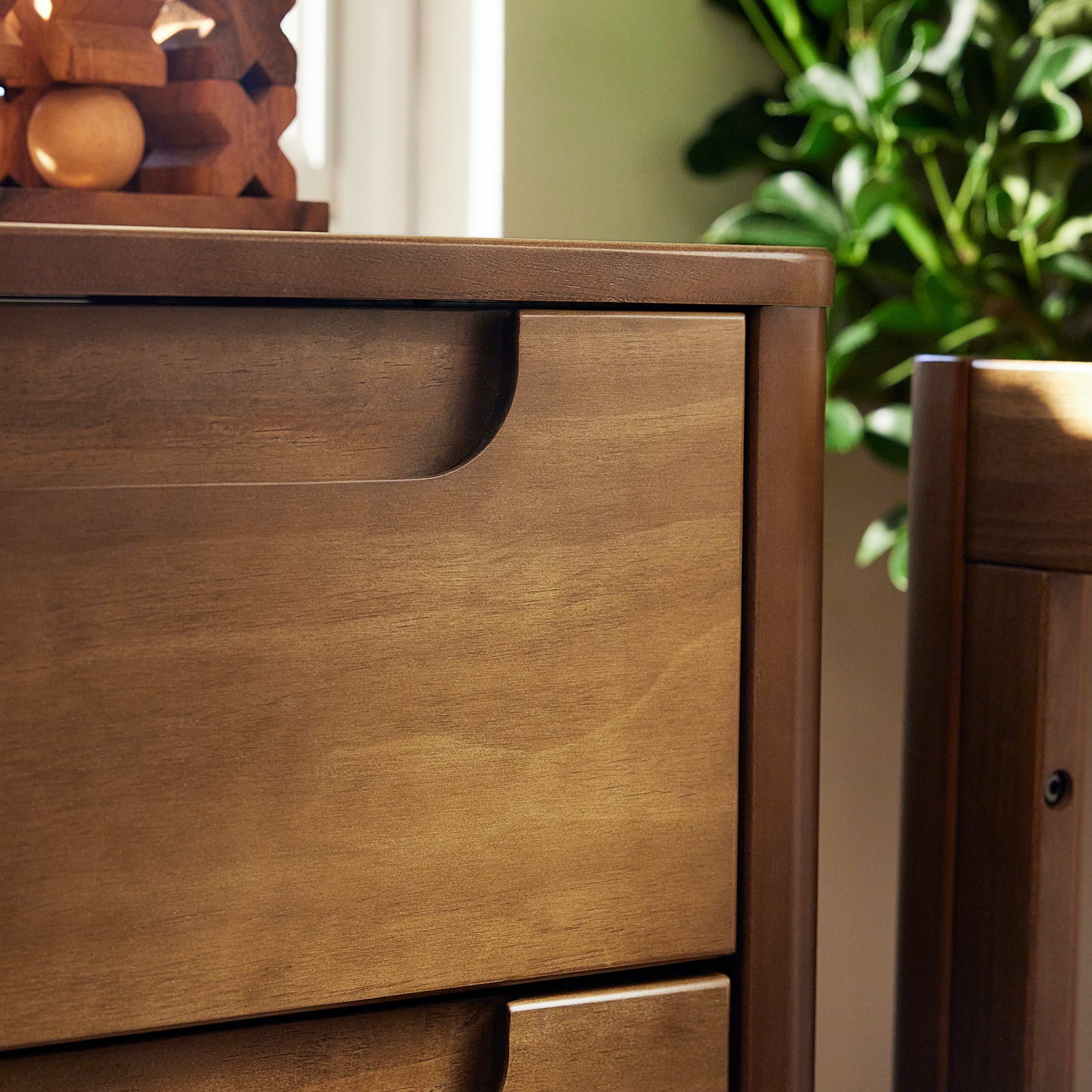 Yuzu 6-Drawer Dresser (48")