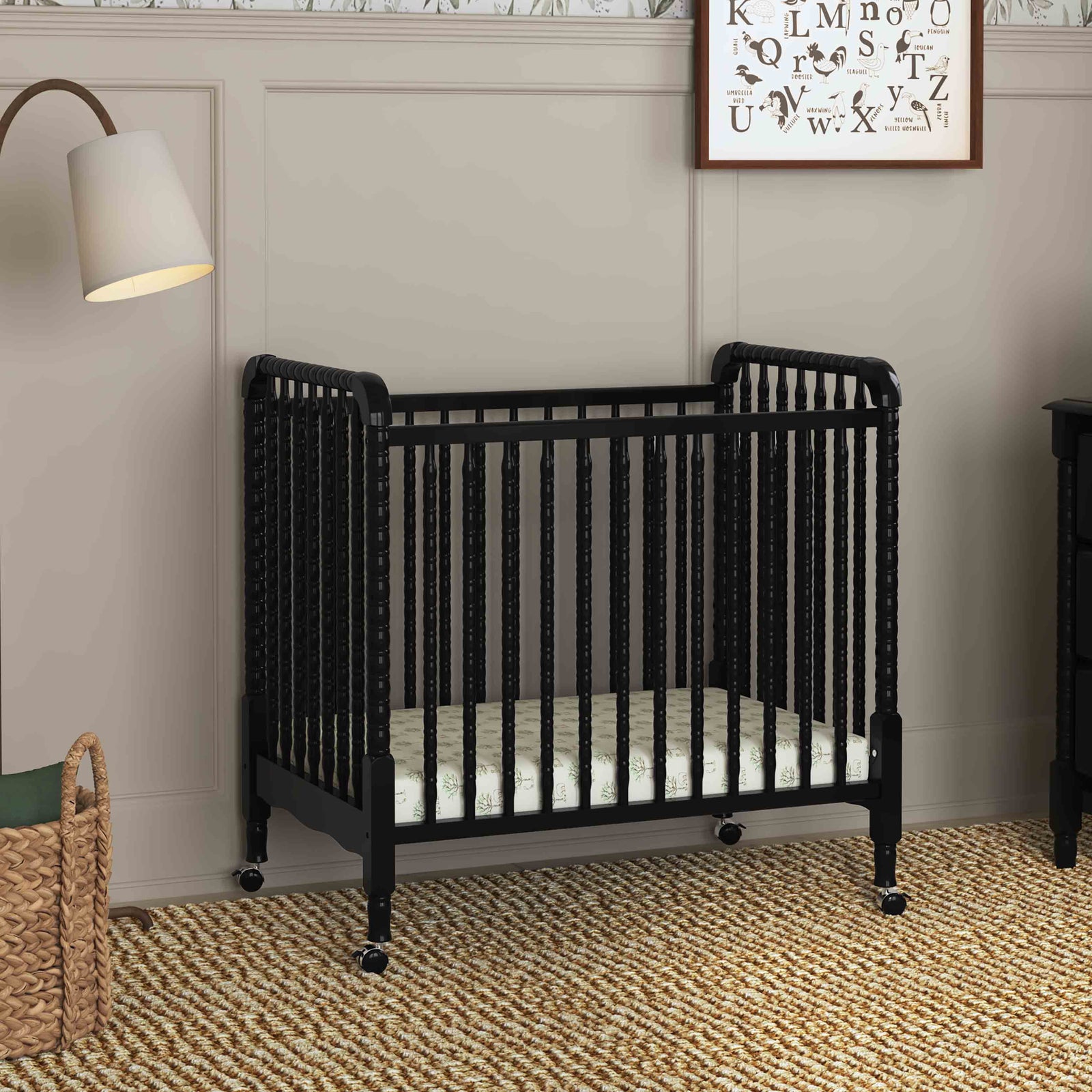 daVinci Jenny Lind 3-in-1 Convertible Mini Crib
