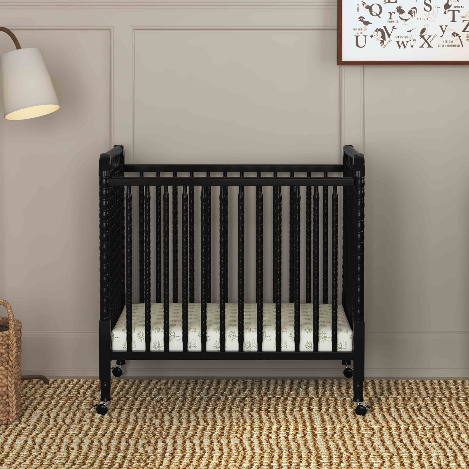 daVinci Jenny Lind 3-in-1 Convertible Mini Crib