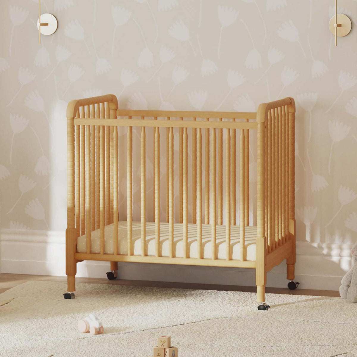 daVinci Jenny Lind 3-in-1 Convertible Mini Crib