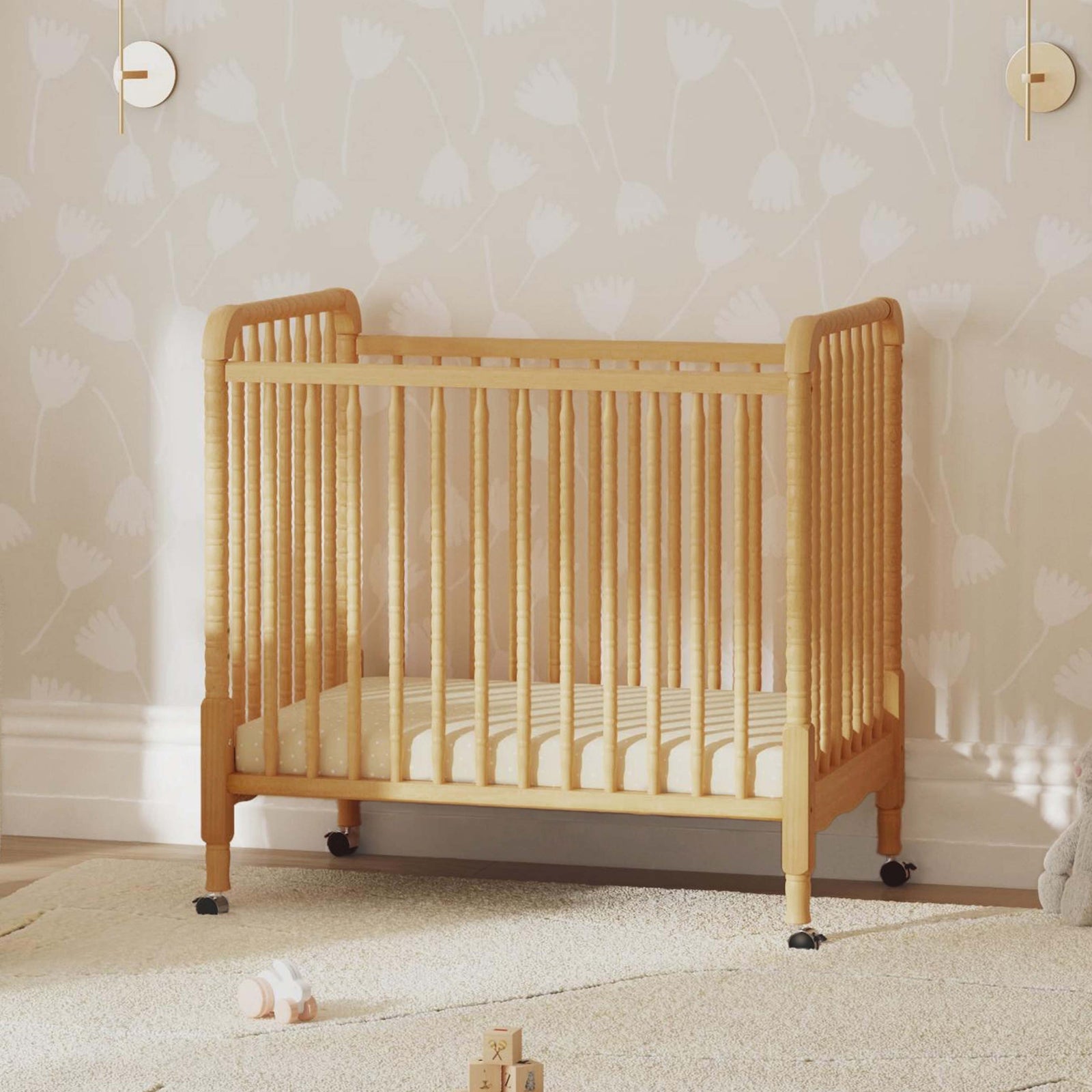 daVinci Jenny Lind 3-in-1 Convertible Mini Crib