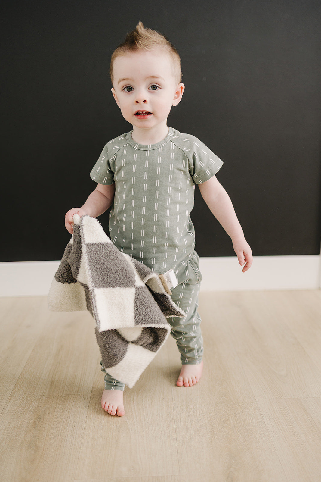 Taupe Checkered Plush Blanket – Mebie Baby