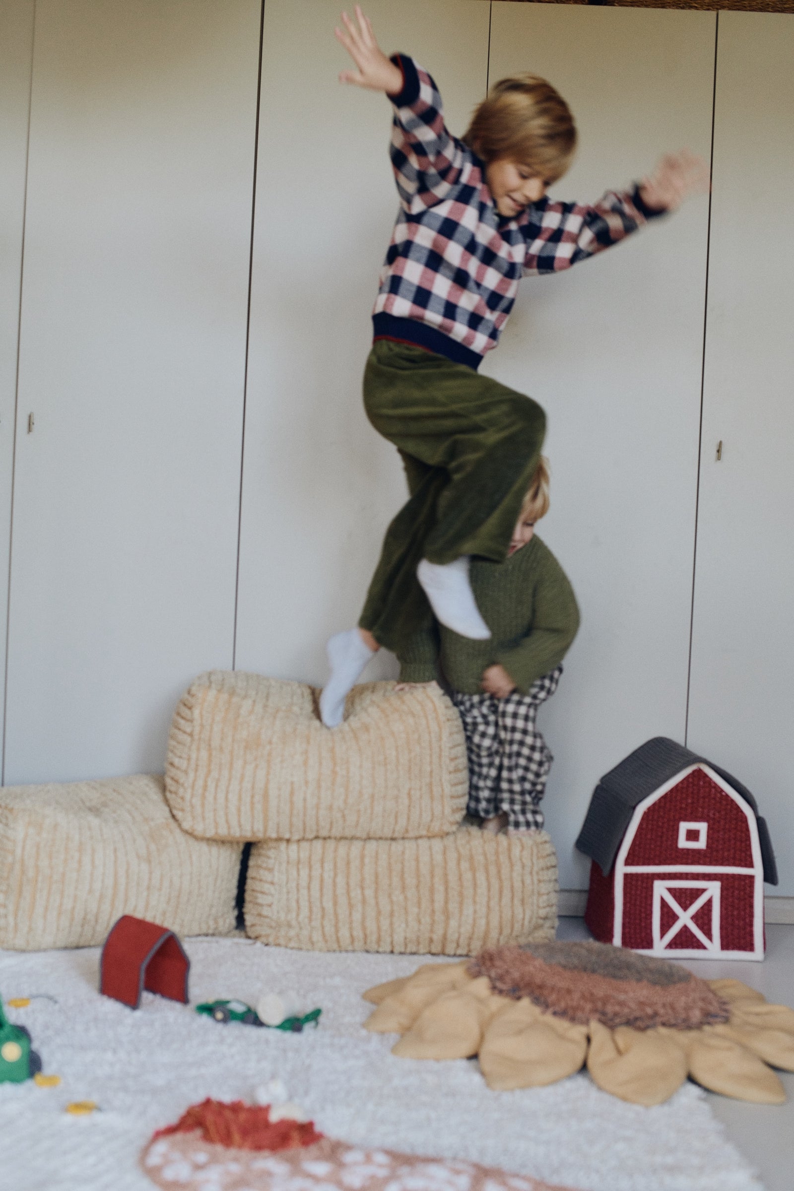 Haystack Pouf