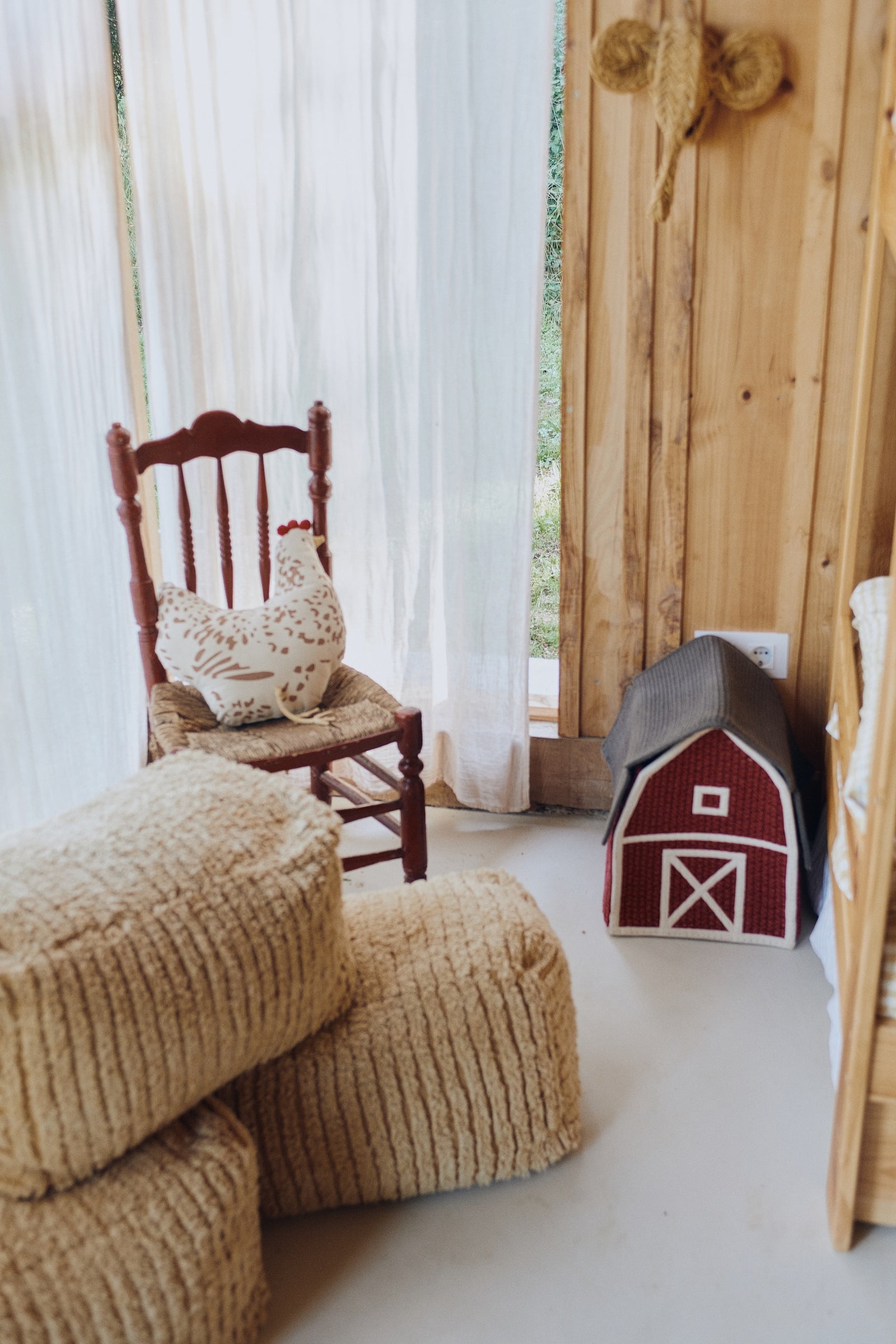 Haystack Pouf