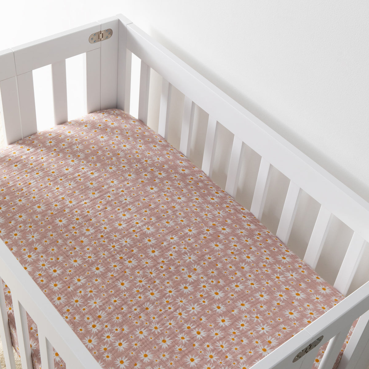 Daisy Mini Crib Sheet in GOTS Certified Organic Muslin Cotton