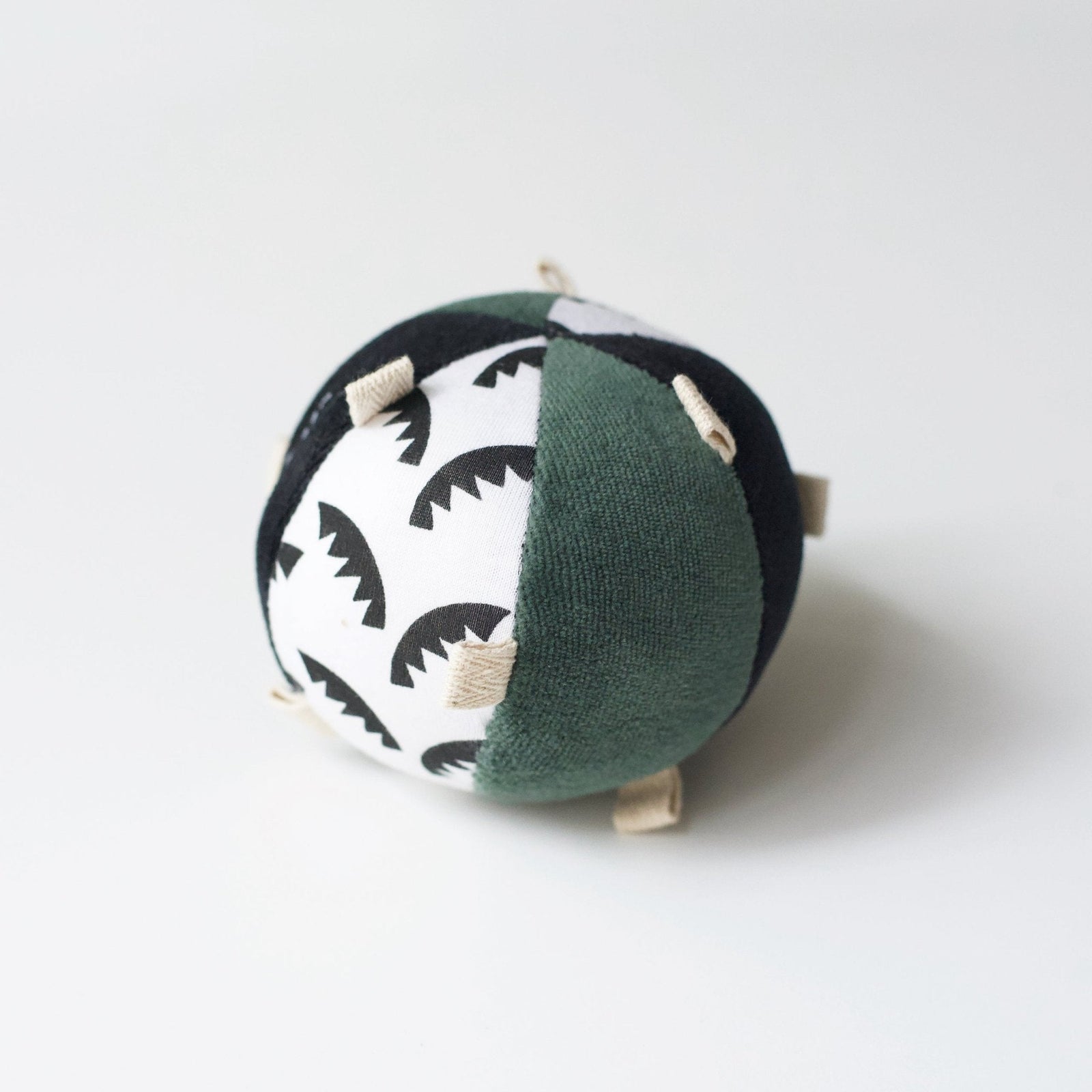 Jungle Leaves Rattle Taggy Ball