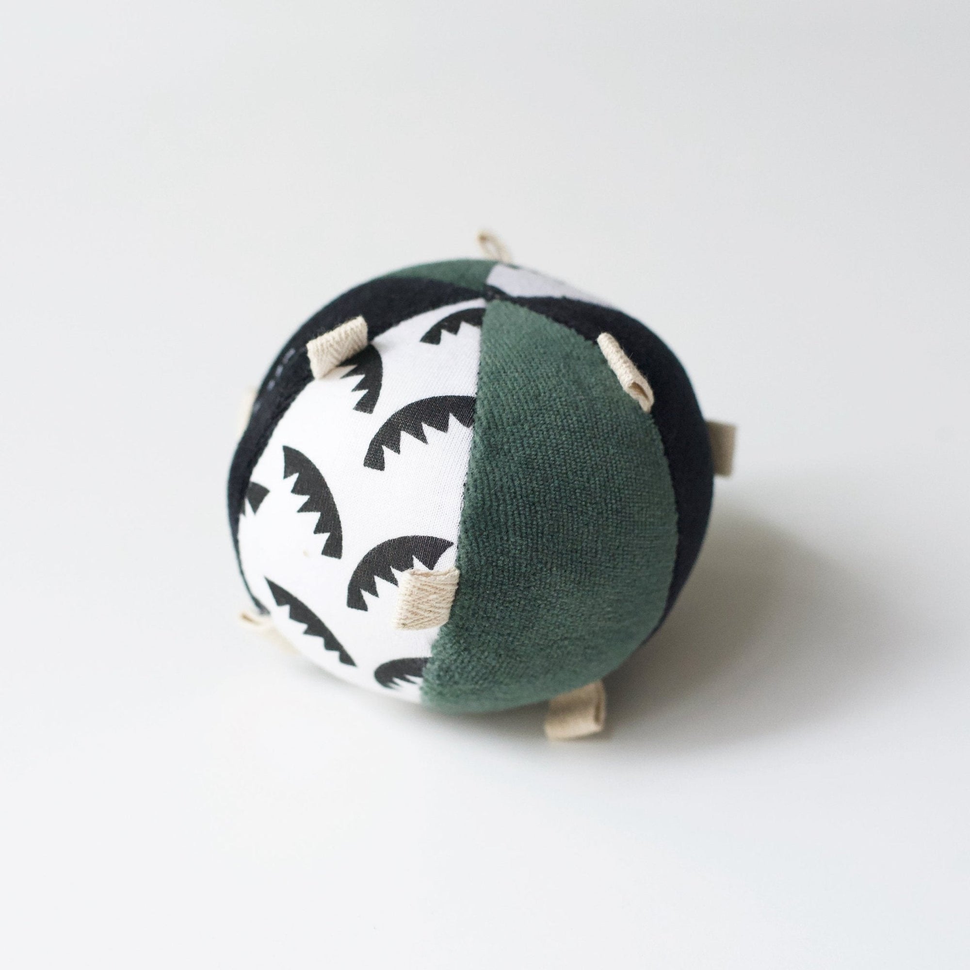 Jungle Leaves Rattle Taggy Ball