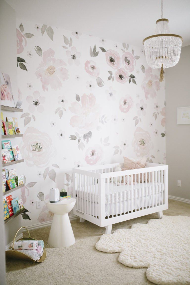 Nursery wallpaper outlet girl